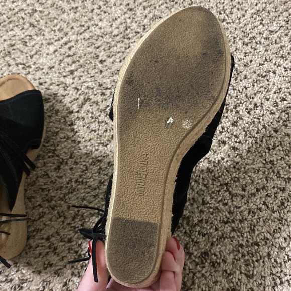 Black suede leather Minnetonka brand women’s ankle wedges - size 9 - Picture 10 of 10